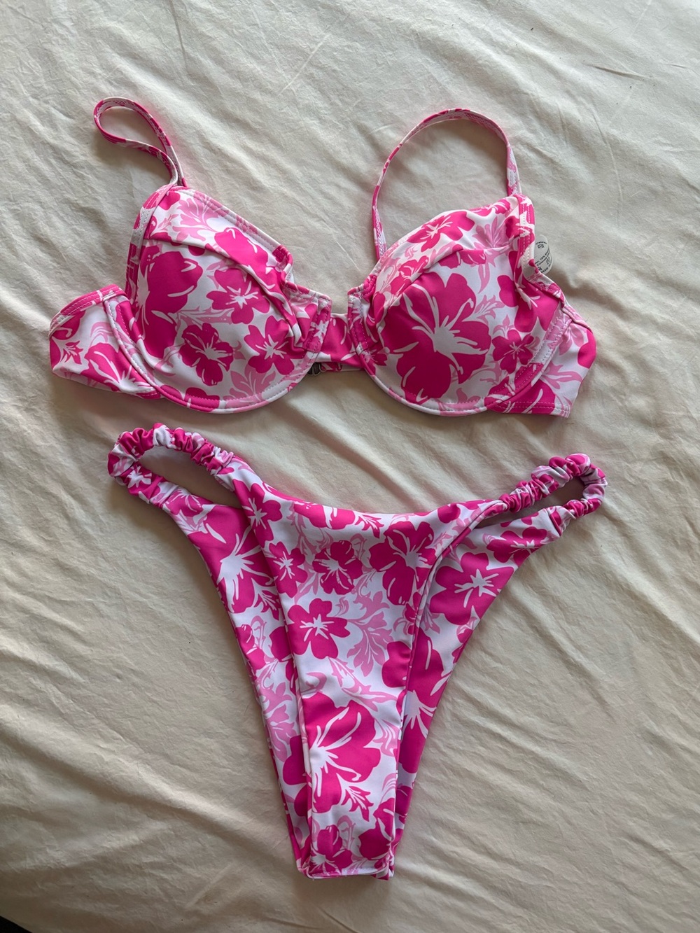 Pink & White Hawaiian Bikini Set 🌺